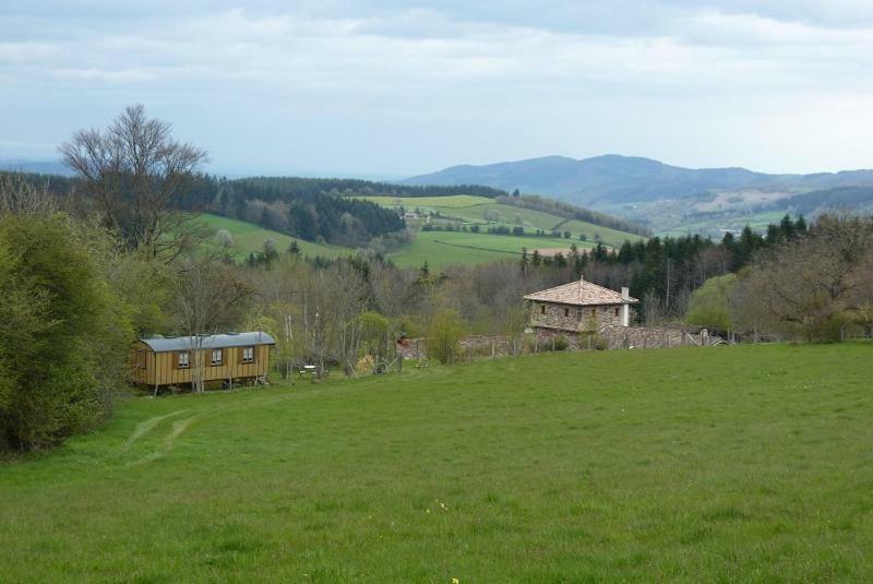 Les Folies De La Serve Ouroux Exteriör bild